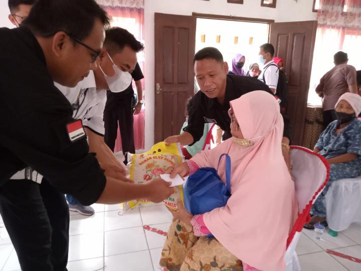 Ringan Beban Anak Yatim dan Orang Kurang Mampu, SMSI Tulangbawang Gelar Bhakti Sosial
